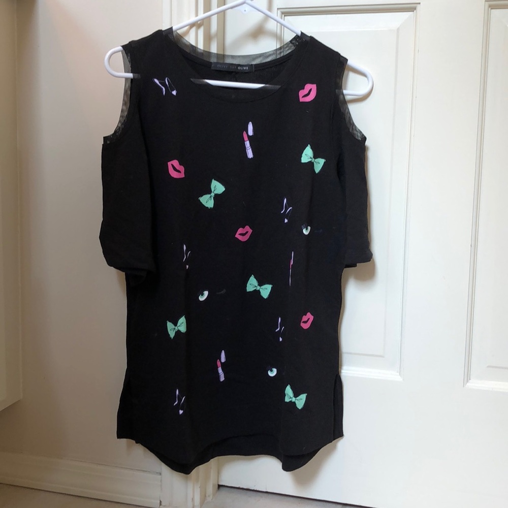 Shoulder opening Black top